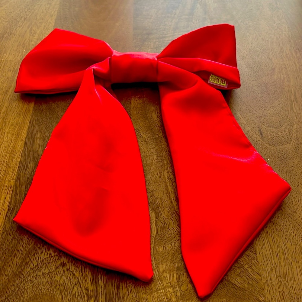 Red bow. NWOB.  Fairytale inspired!! Gorgeous & pretty! Holiday pick🎁